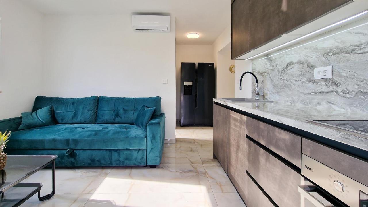 Villa Apartments Marko & Simun Kaštela Exterior foto