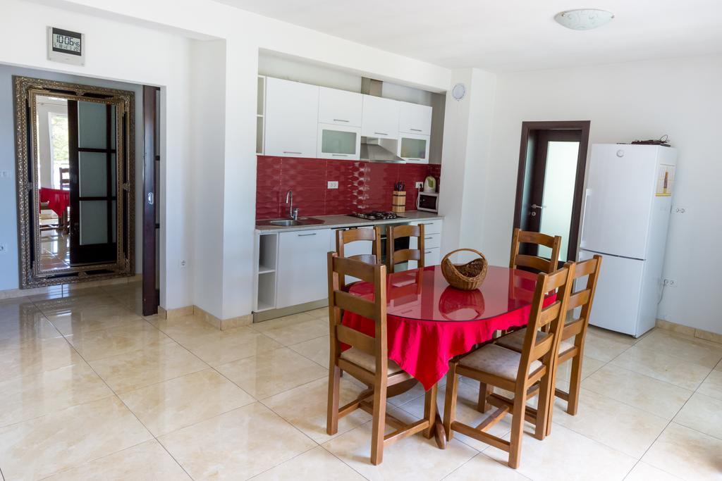 Villa Apartments Marko & Simun Kaštela Exterior foto