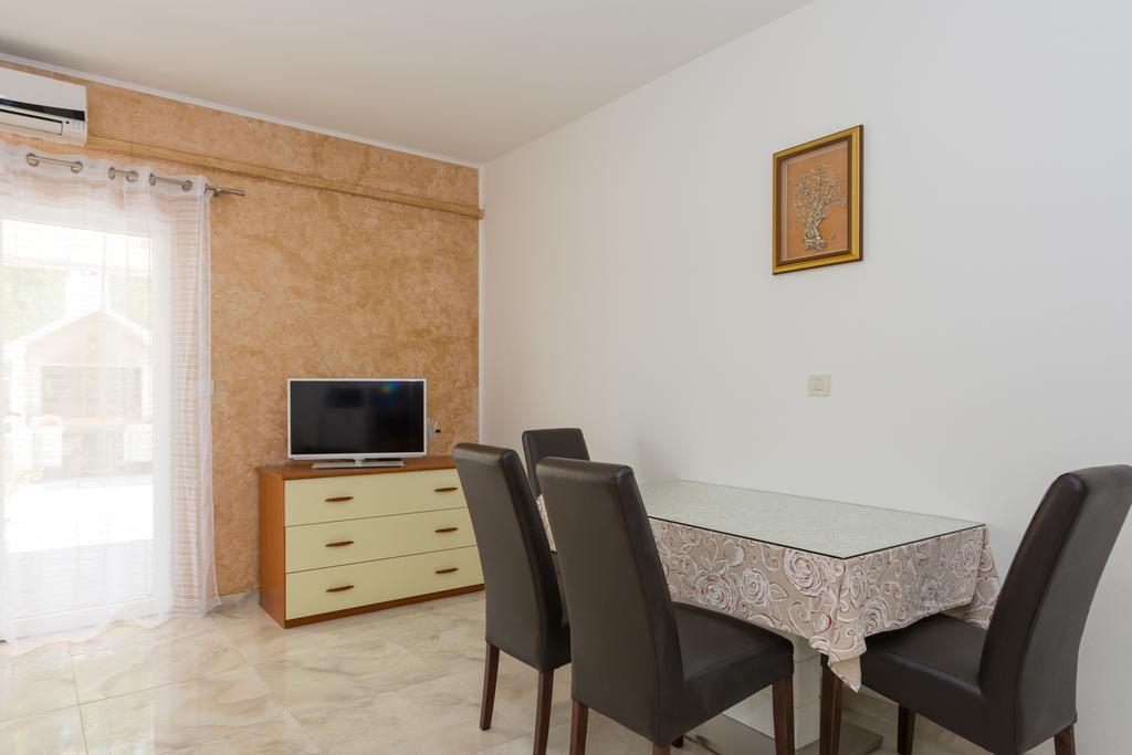 Villa Apartments Marko & Simun Kaštela Exterior foto